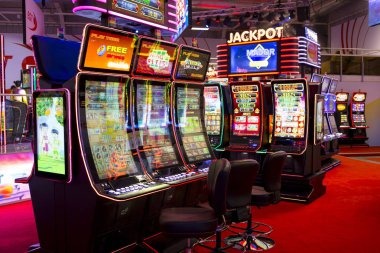 Live Sic Bo Dadu table with three dice and betting layout on stars777 platform